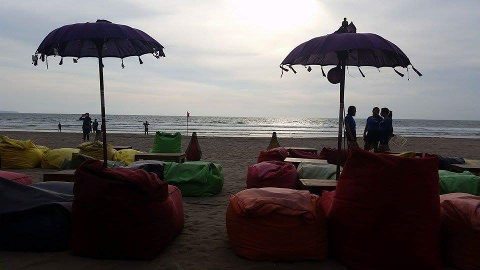 Sun Beams and umbrellas on beach bali celiac bread gluten free intolerant find where to eat snacks where to eat gluten free bali seminyak canggu ubud sanur 