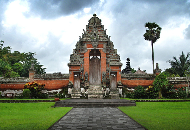 a guide to temples in bali