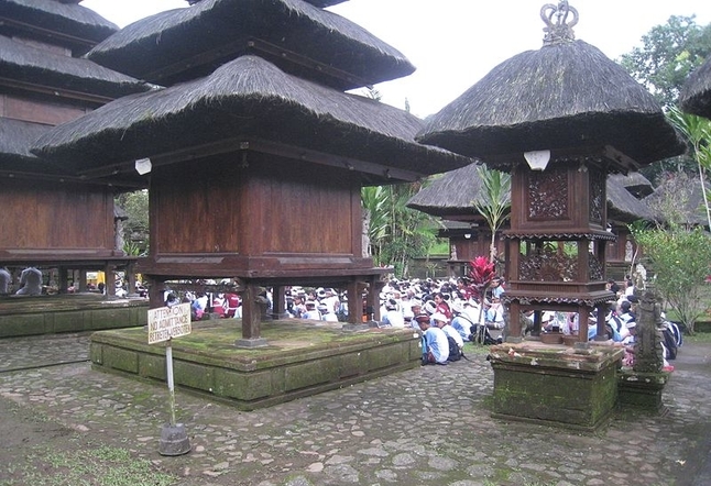 a guide to temples in bali