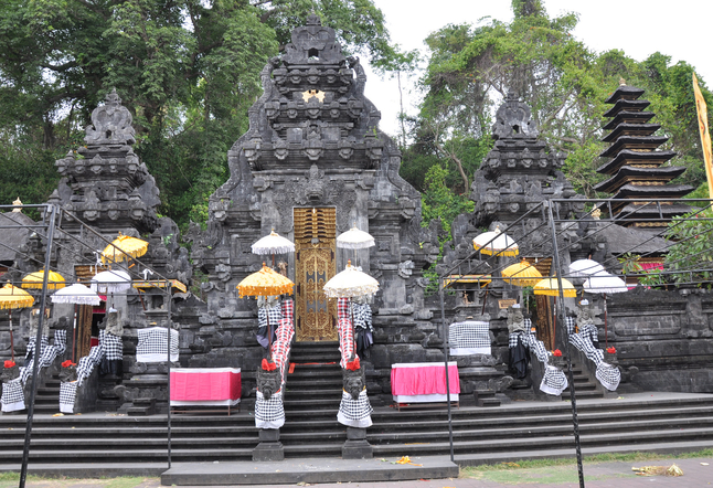 a guide to temples in bali