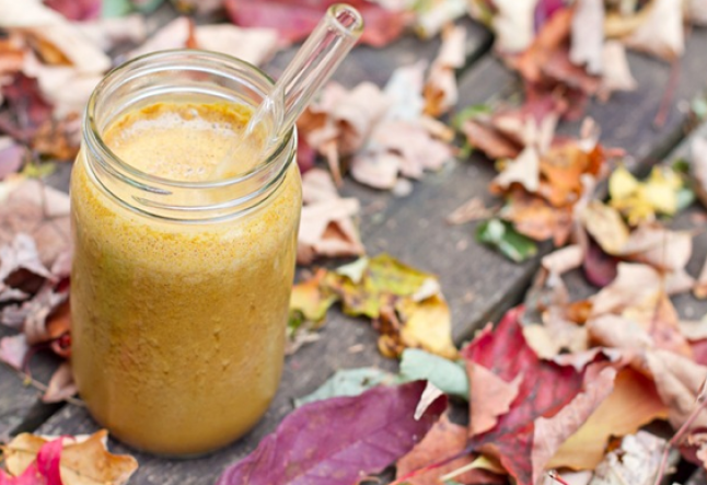 Vegan pumpkin spice smoothie