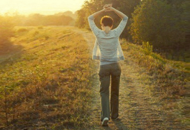 woman walking in nature remedies for sacral chakra and menstruation