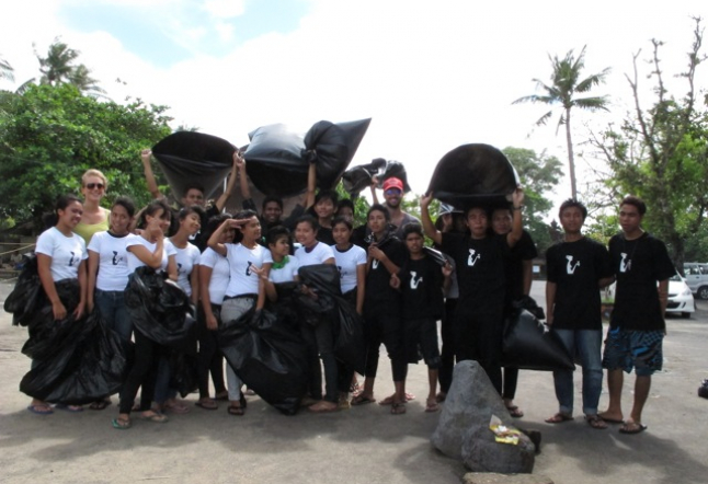 Beach Cleanup in Petitenget