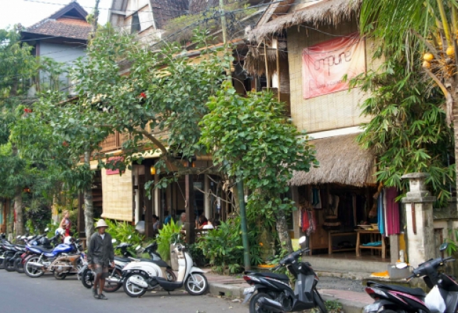 shopping for yoga wear in ubud