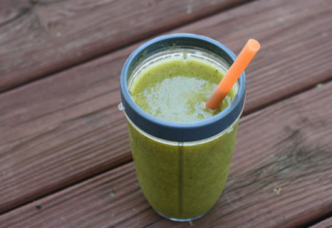 pineapple, cucumber and kale smoothie