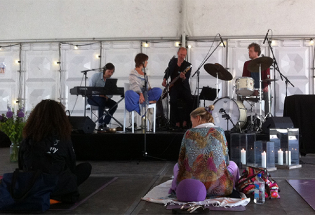 léah kline’s savasana concert at the yogafest in amsterdam