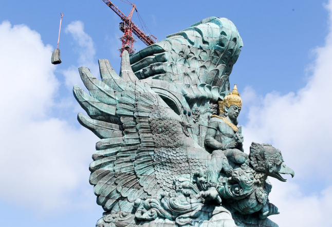 garuda wisnu kencana statue biggest yogi statue bali