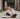 femme assiste par terre emotions sentiments v apaiser calmer le mental Comment calmer son mental