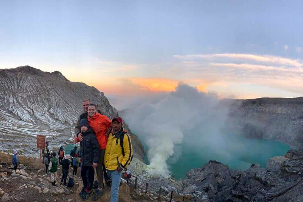 volcano hiking sulfure yoga retreat bali