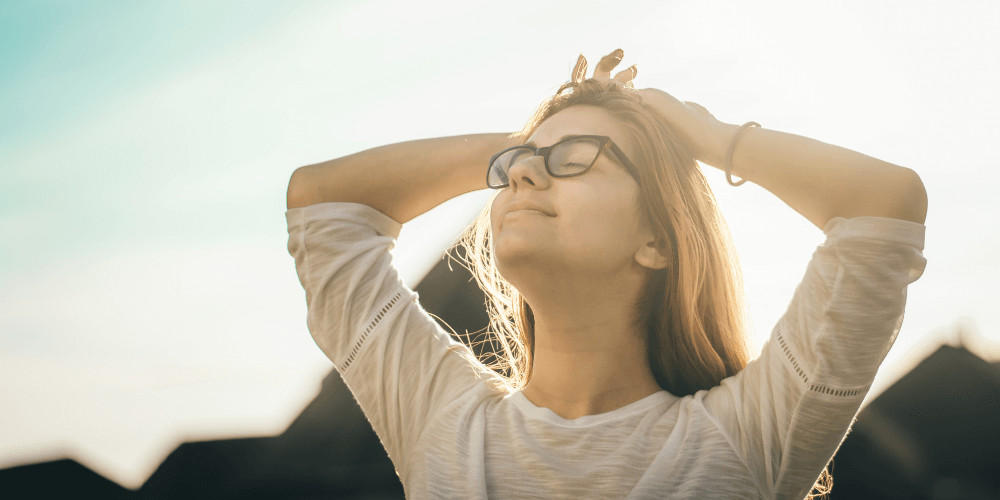 woman facing the sun with close eyes, NLP certification techniques NLP life coach