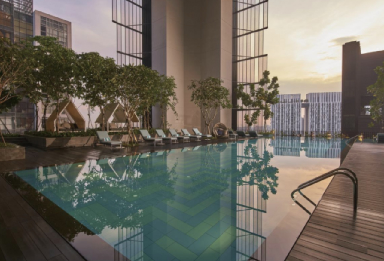 infinity pool green hotel singapore