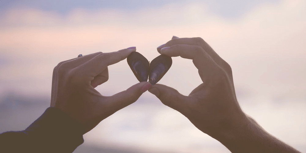 2 hands in heart shape with muscle