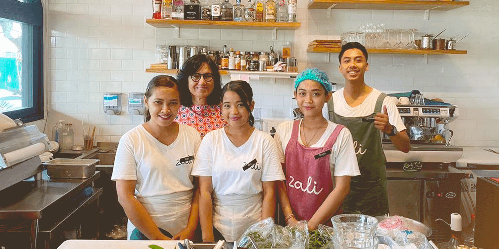 staff team Zali lebanese bali arabic middle eastern halal maksan timur pererenan canggu arabiya cafe di bali tempat makan rumah makan enak enakresto