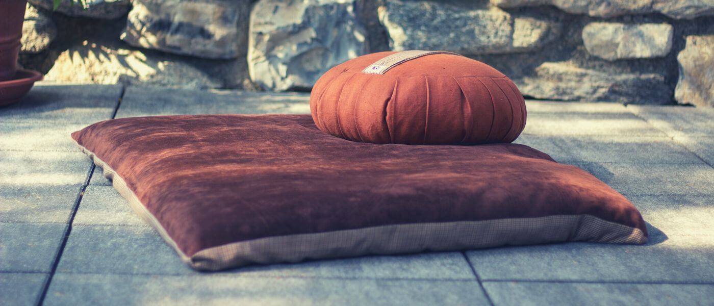 Coussin Yoga : Bolster, Zafu, Fuzen, Zabuton - Comment bien choisir ?