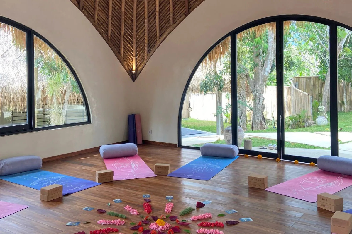 La Tribu yoga classes bali uluwatu best practice