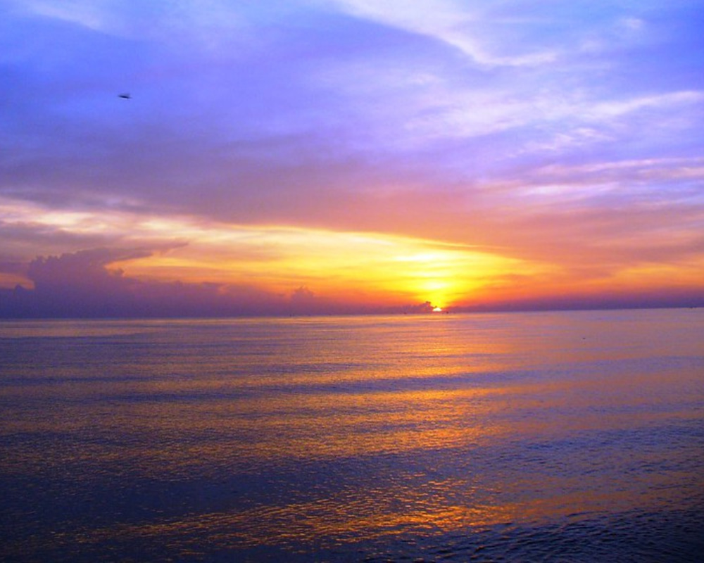 Serene view of a tropical ocean sunset, perfect for meditation and reflection