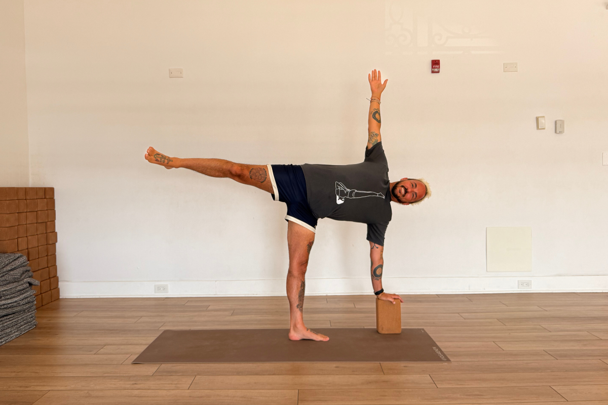 Ardha chandrasana: The powerful half Moon pose in yoga