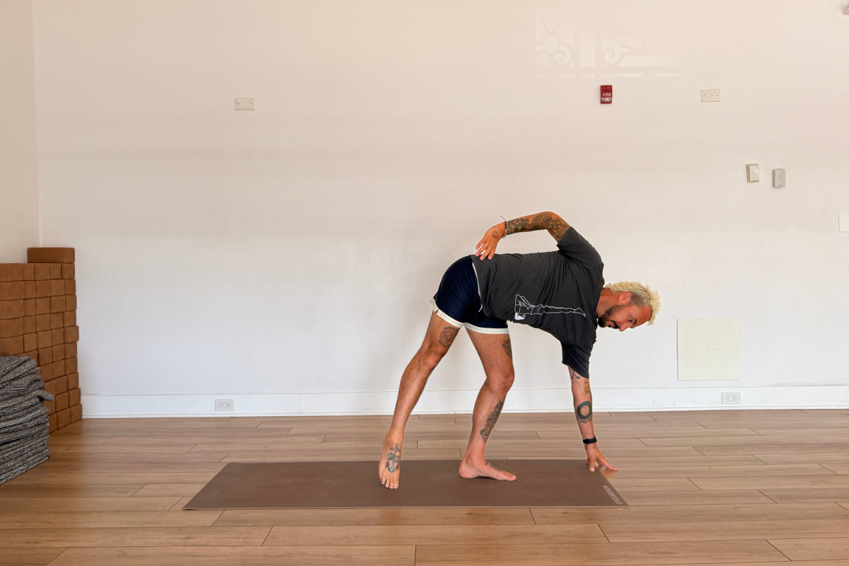 Ardha chandrasana: The powerful half Moon pose in yoga