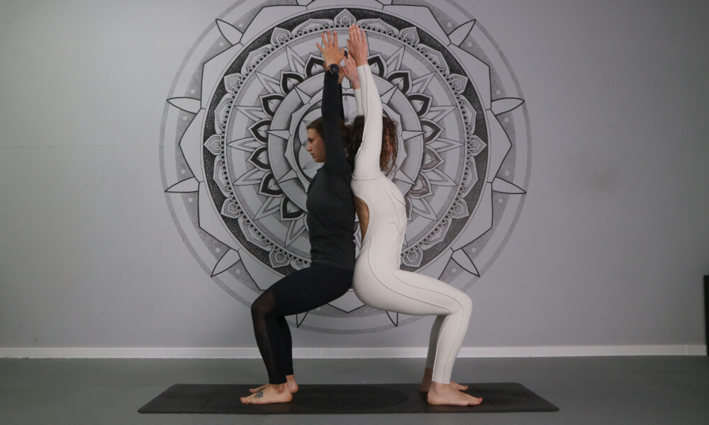 Easy BFF 2-person yoga poses to try with your best friend (beginner-friendly + fun!)