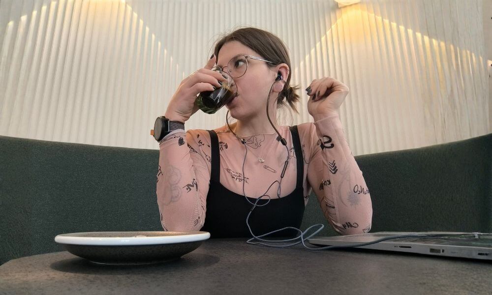 EMF radiation-free earbuds for digital well-being and reduced electromagnetic exposure